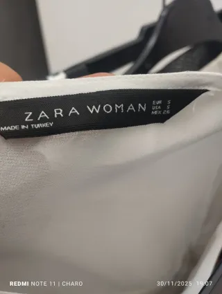 Camisa blanca Desigual con volantes