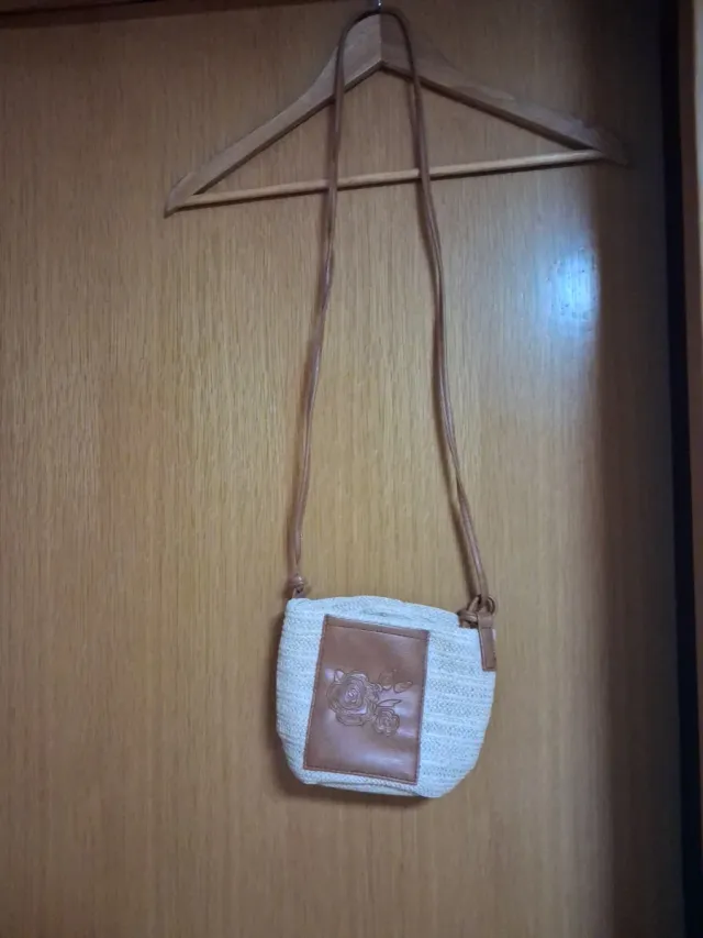 Bolso pequeño rafia con detalle floral