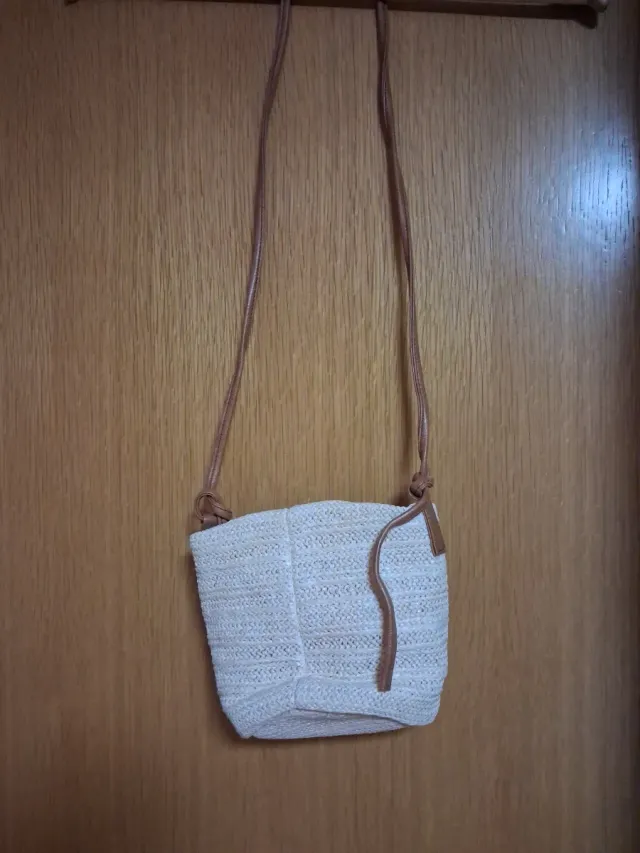 Bolso pequeño rafia con detalle floral