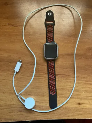 Apple Watch SE 1ª Gen Negro/Rojo 44mm