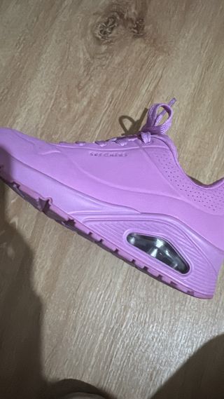 Zapatillas Skechers grises y rosas