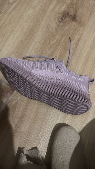 Zapatillas Skechers grises y rosas