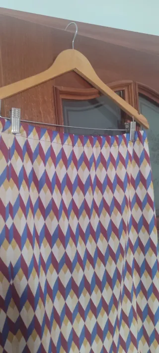 Falda midi estampada rombos