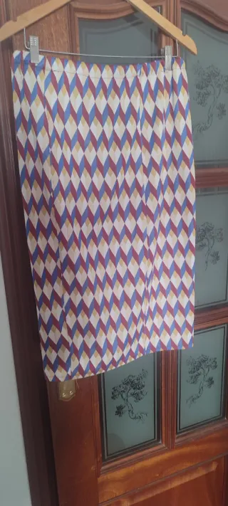 Falda midi estampada rombos