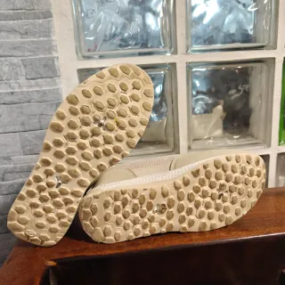 Zapatillas Beige y Blancas