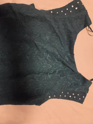 Vestido verde con pedrería