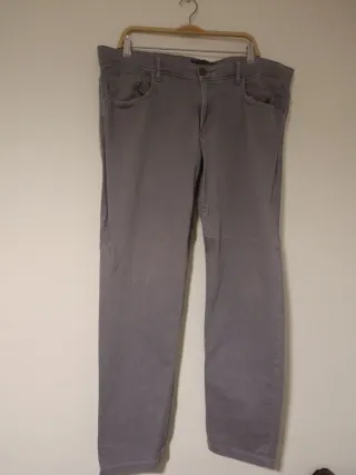 Pantalón vaquero gris