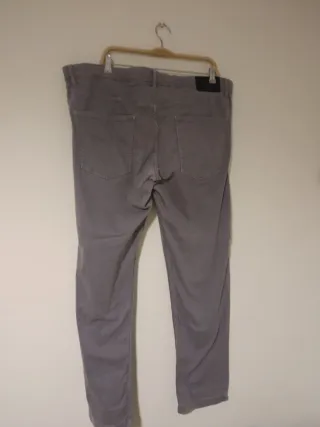 Pantalón vaquero gris