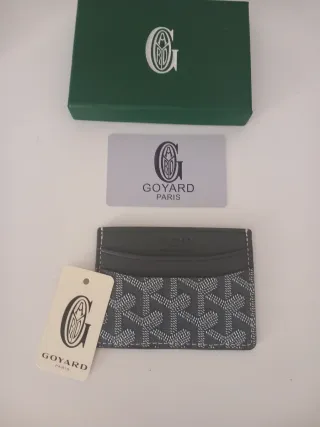 Elegante tarjetero con diseño geométrico