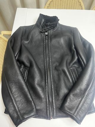 Chaqueta efecto piel negra