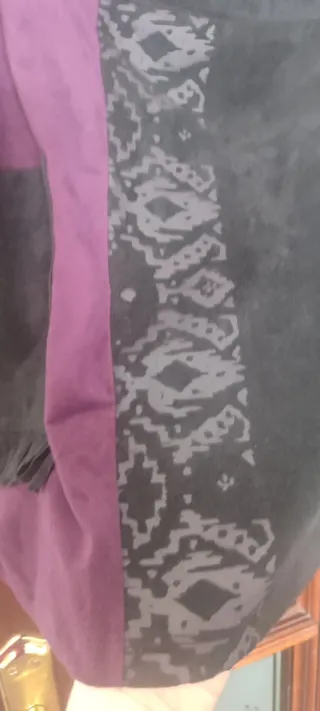 Falda morada y negra con detalles