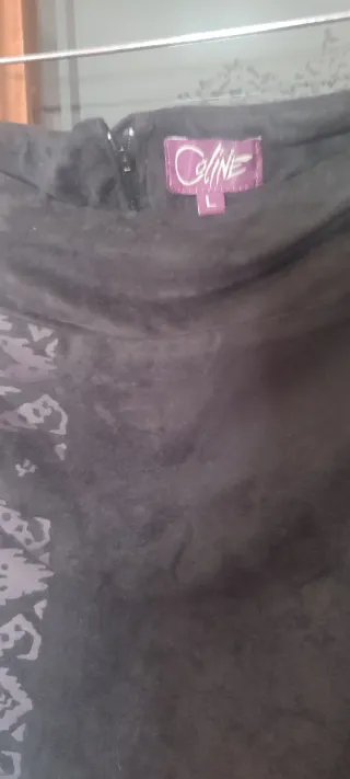 Falda morada y negra con detalles