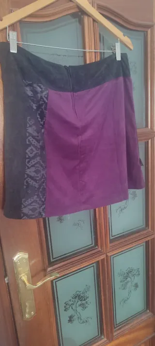Falda morada y negra con detalles