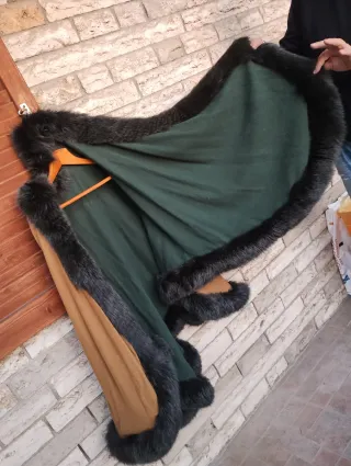 Mantella in puro cashmere e pelliccia volpe