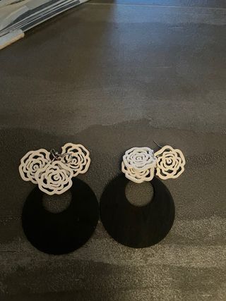 Orecchini in legno a forma di cuore e cerchio