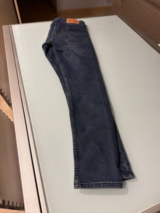 Pantalón Vaquero Levi's Azul oscuro.