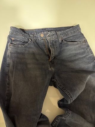 Pantalón Vaquero Levi's Azul oscuro.