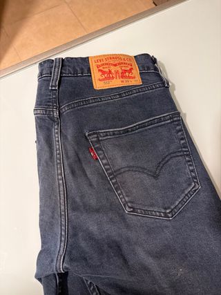 Pantalón Vaquero Levi's Azul oscuro.