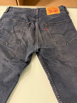 Pantalón Vaquero Levi's Azul oscuro.