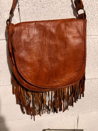 Bolso de piel con flecos