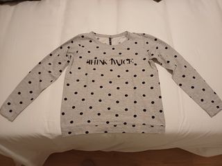 Sudadera gris lunares negros