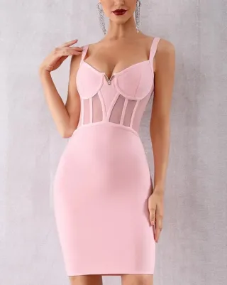 Vestido Bondage Rosa, muy ajustado y sexy.