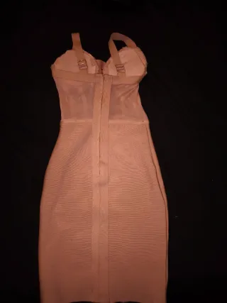 Vestido Bondage Rosa, muy ajustado y sexy.