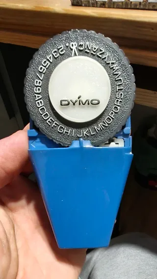 Dymo Pocket y Dymo clásica con carretes.