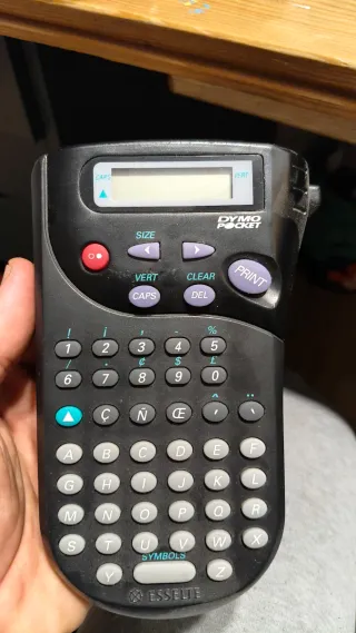 Dymo Pocket y Dymo clásica con carretes.