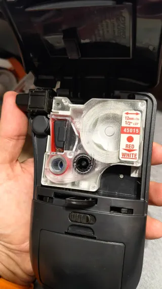 Dymo Pocket y Dymo clásica con carretes.