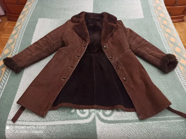 Abrigo de piel de vaca marrón