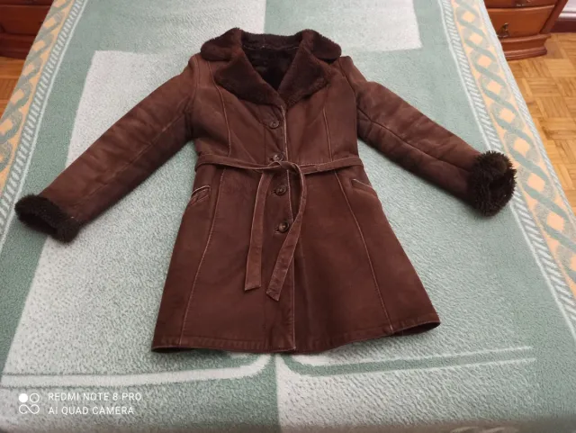 Abrigo de piel de vaca marrón