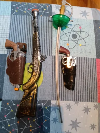 Espada y Pistolas Disfraz