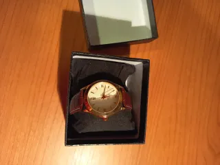 Reloj O'pal Watch cuero, detalles en oro rosa