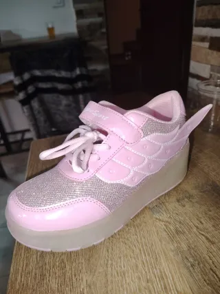 Deportivos con patín rosa y plateado