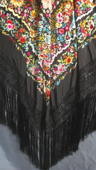 Mantón de Manila bordado 140x140