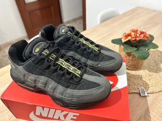 Zapatillas Nike Air Max 95 Negras y Grises