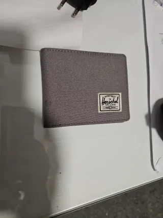 Cartera Herschel Gris