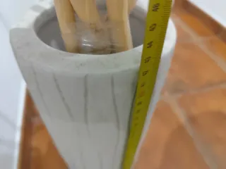 Jarrón Ikea Beige con Ramas Secas