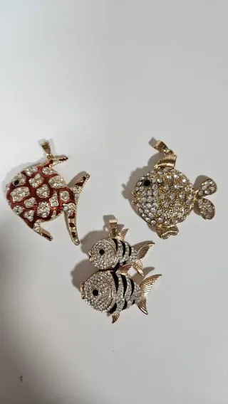 Colgantes de pez con diamantes
