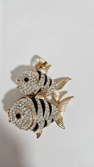 Colgantes de pez con diamantes