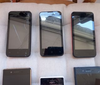 6 Cellulari. 3 Energy Colors, 3 Sony. Condizioni usate, vedi foto. Ideali per riparazioni.