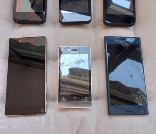 6 Cellulari. 3 Energy Colors, 3 Sony. Condizioni usate, vedi foto. Ideali per riparazioni.