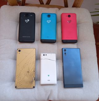6 Cellulari. 3 Energy Colors, 3 Sony. Condizioni usate, vedi foto. Ideali per riparazioni.