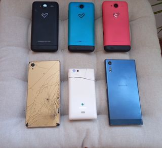 6 Cellulari. 3 Energy Colors, 3 Sony. Condizioni usate, vedi foto. Ideali per riparazioni.