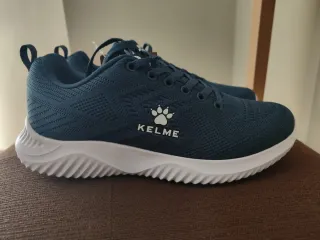 Zapatillas deportivas Kelme azul y blanco