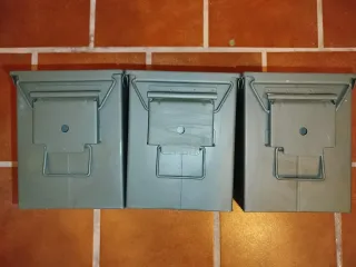 3 Cajas metálicas militar verde
