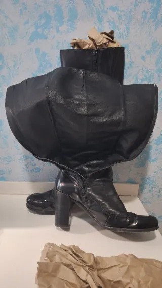 Botas altas de piel Wonders negras