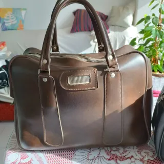 2 Bolsos de Viaje Vintage Marrón y Negro de cuero.