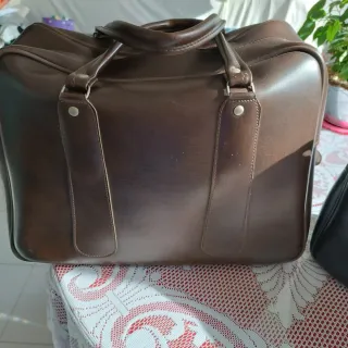 2 Bolsos de Viaje Vintage Marrón y Negro de cuero.